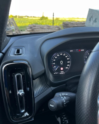 Volvo XC 40 cena 123000 przebieg: 166000, rok produkcji 2018 z Lewin Brzeski małe 232